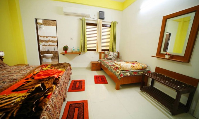 Agra Resort | Private room ∙ 3 guests