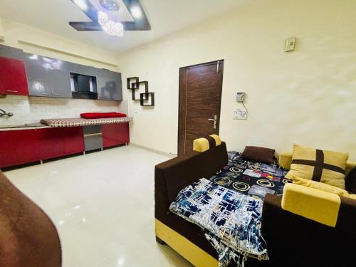 Vrindavan Apartment | Vrindavan apartment near Prem mandir & Premanand maharaj marg