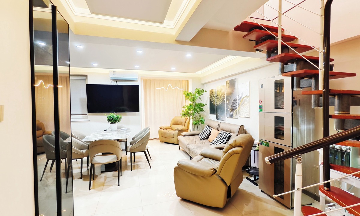 Da Dong Apartment | Beautiful penthouse apartment in Shenyang with full amenities, kitchen, WiFi, AC