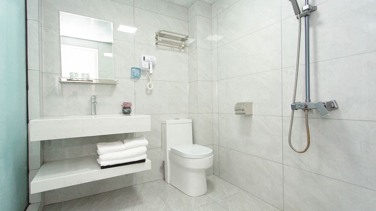 Photo of Bathroom in Li County