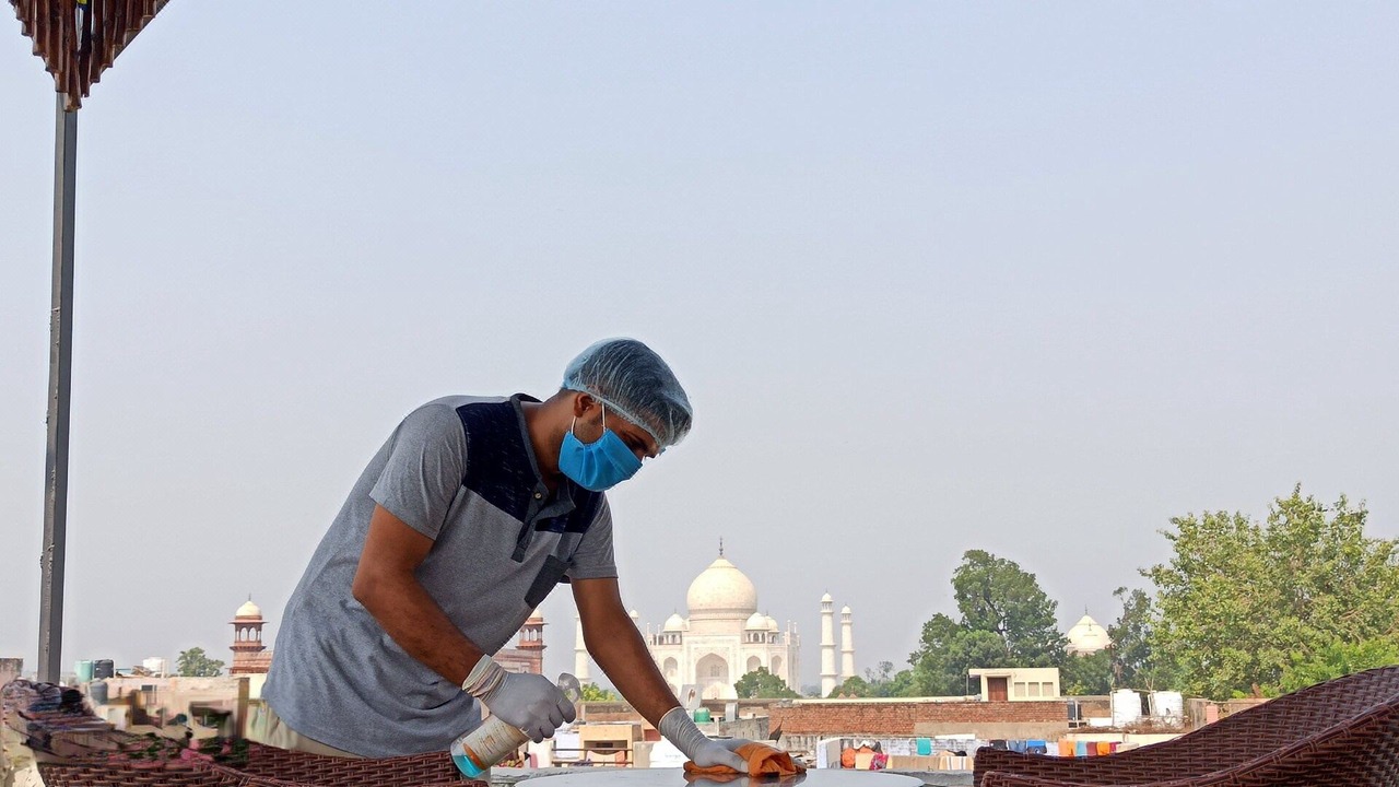 Photo of Human In Picture in Taj Ganj