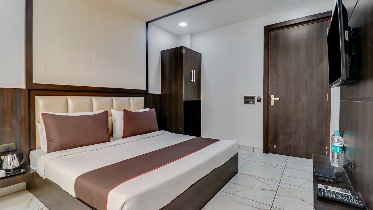 Photo of Bedroom in Taj Ganj