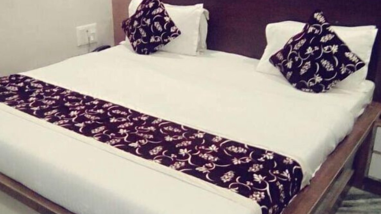 Photo of Bedroom in Taj Ganj