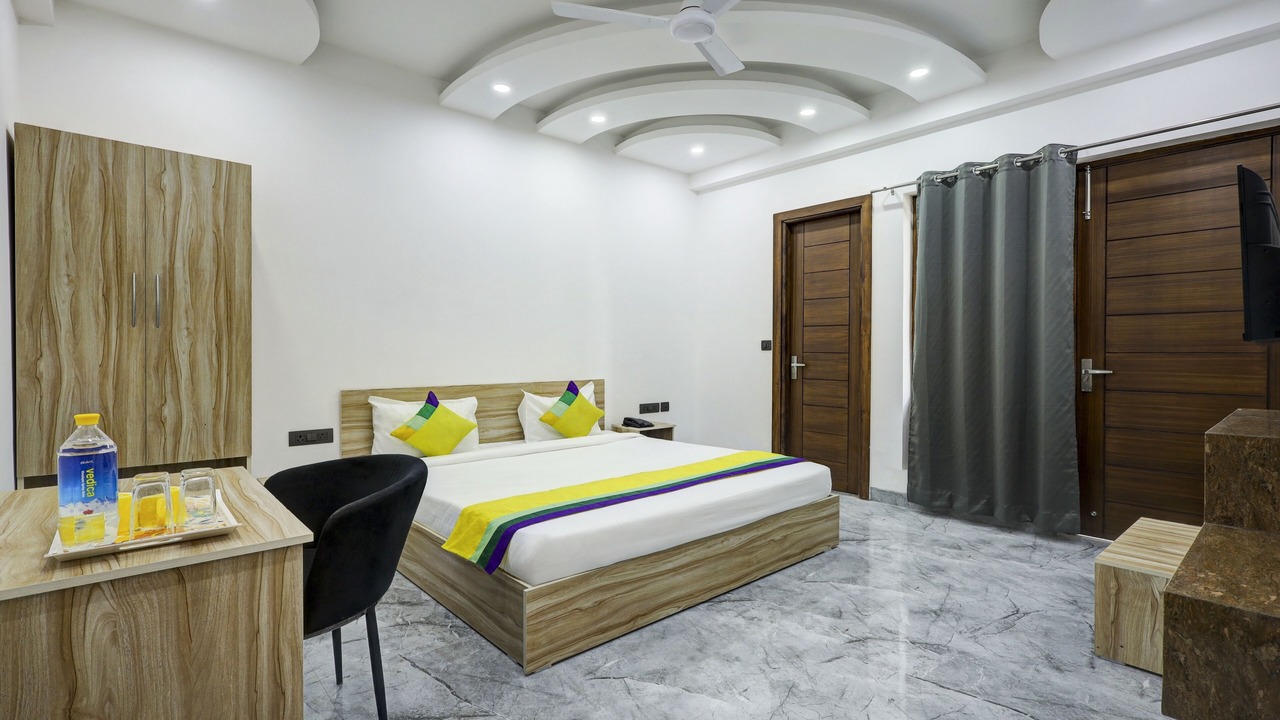 Photo of Bedroom in Sector 27