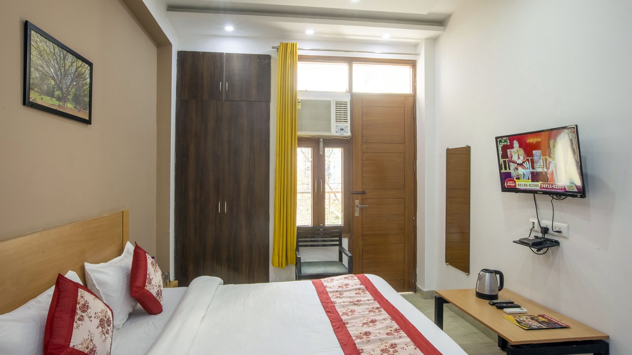 Photo of Bedroom in Sector 62