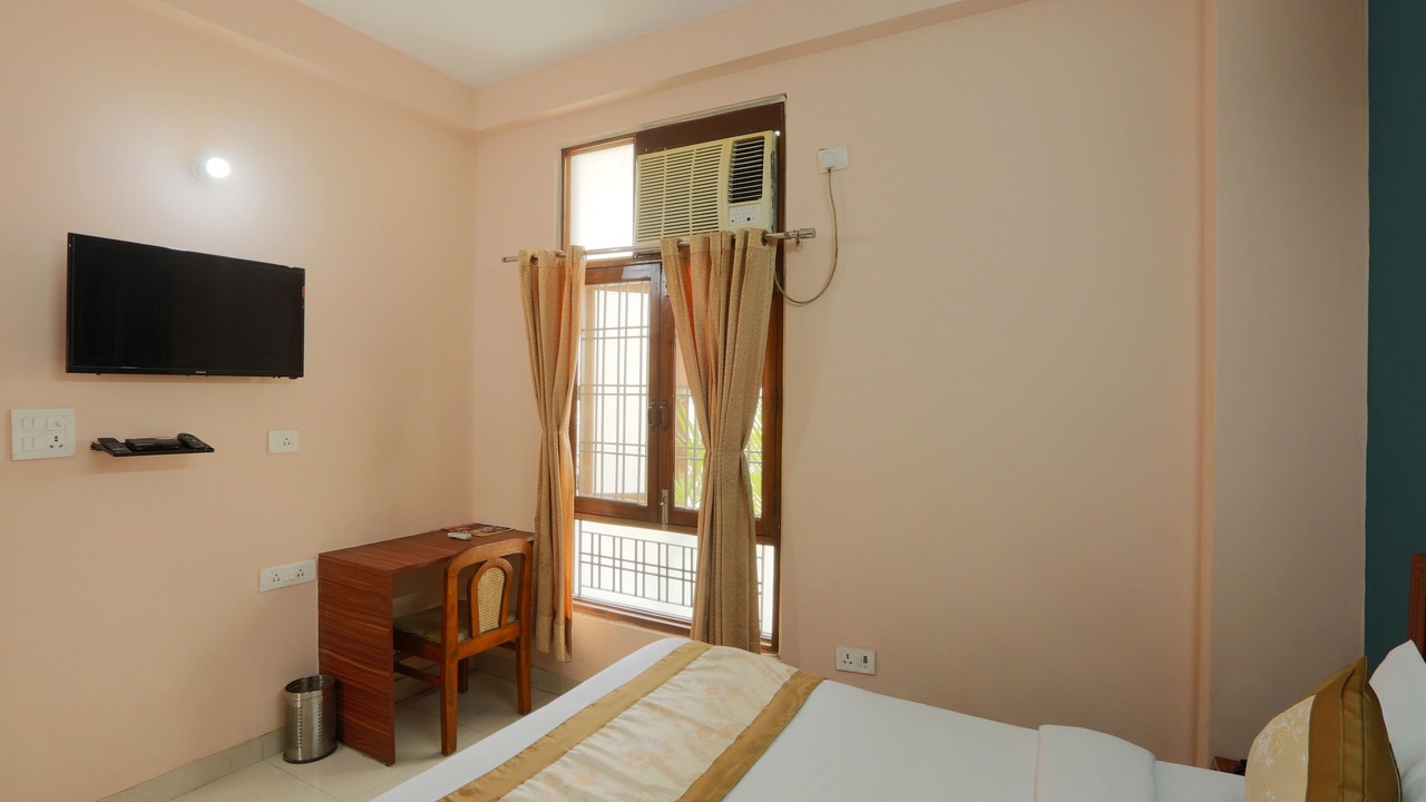 Photo of Bedroom in Sector 62