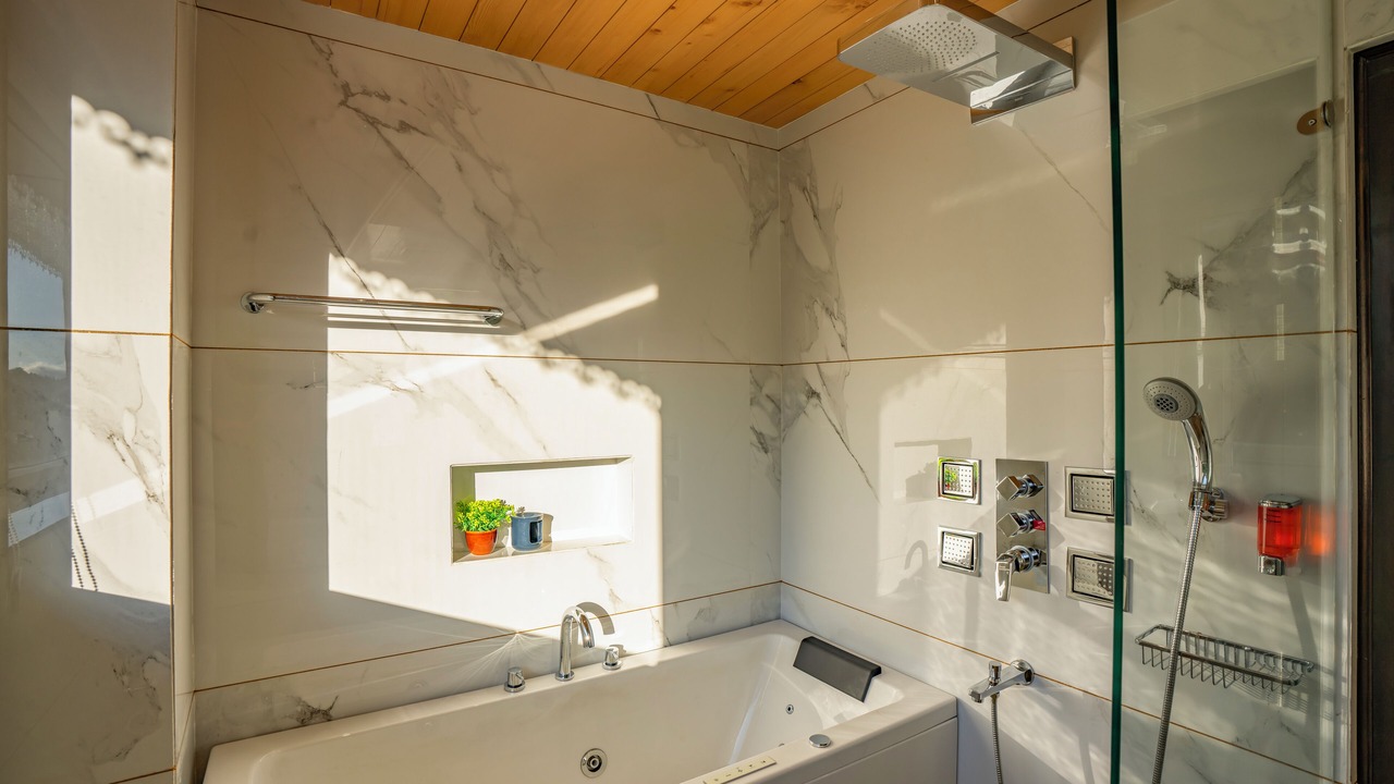 Photo of Bathroom in Bhagsu Nag