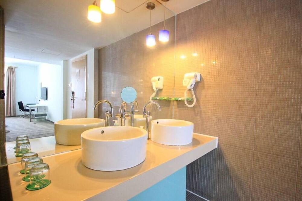 Photo of Bathroom in Huaqiang North