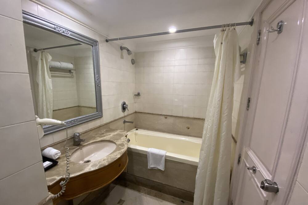 Photo of Bathroom in Hazratganj