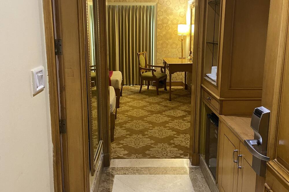 Photo of Bedroom in Hazratganj