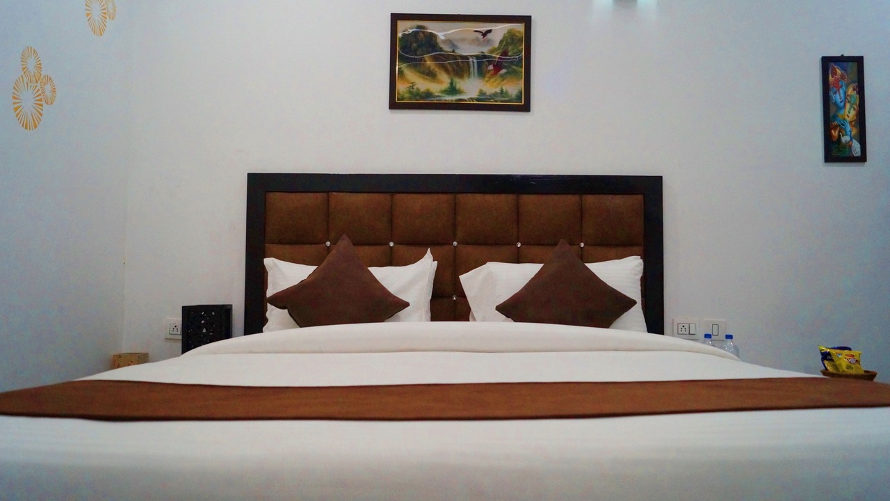 Photo of Bedroom in Garhmukteshwar