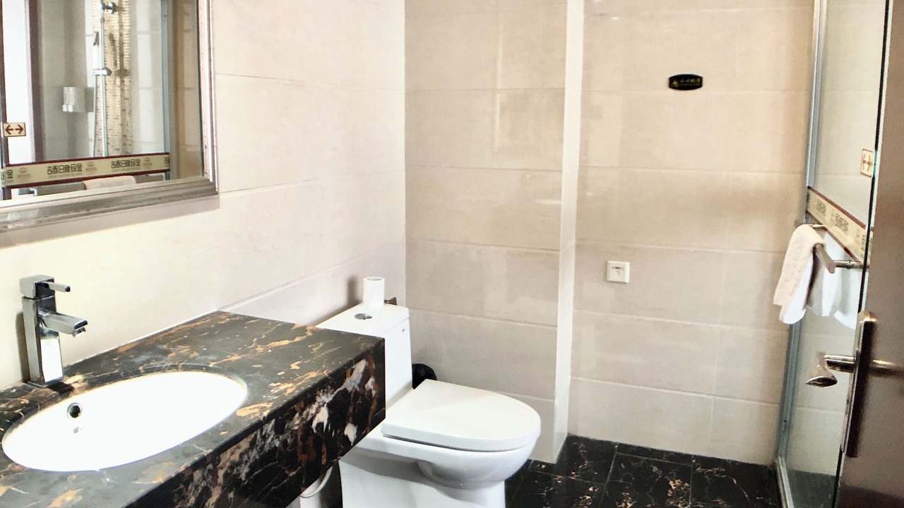 Photo of Bathroom in Xiangzhou District
