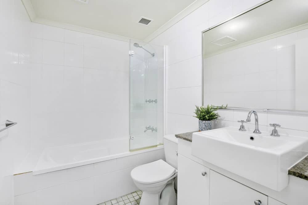 Photo of Bathroom in Crows Nest