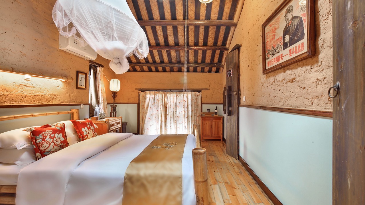 Photo of Bedroom in Ten Mile Gallery