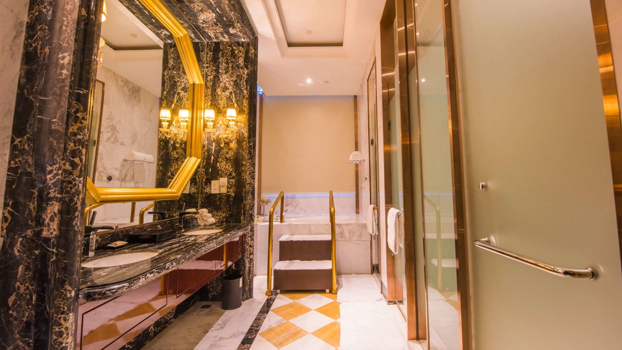 Photo of Bathroom in Runzhou Qu
