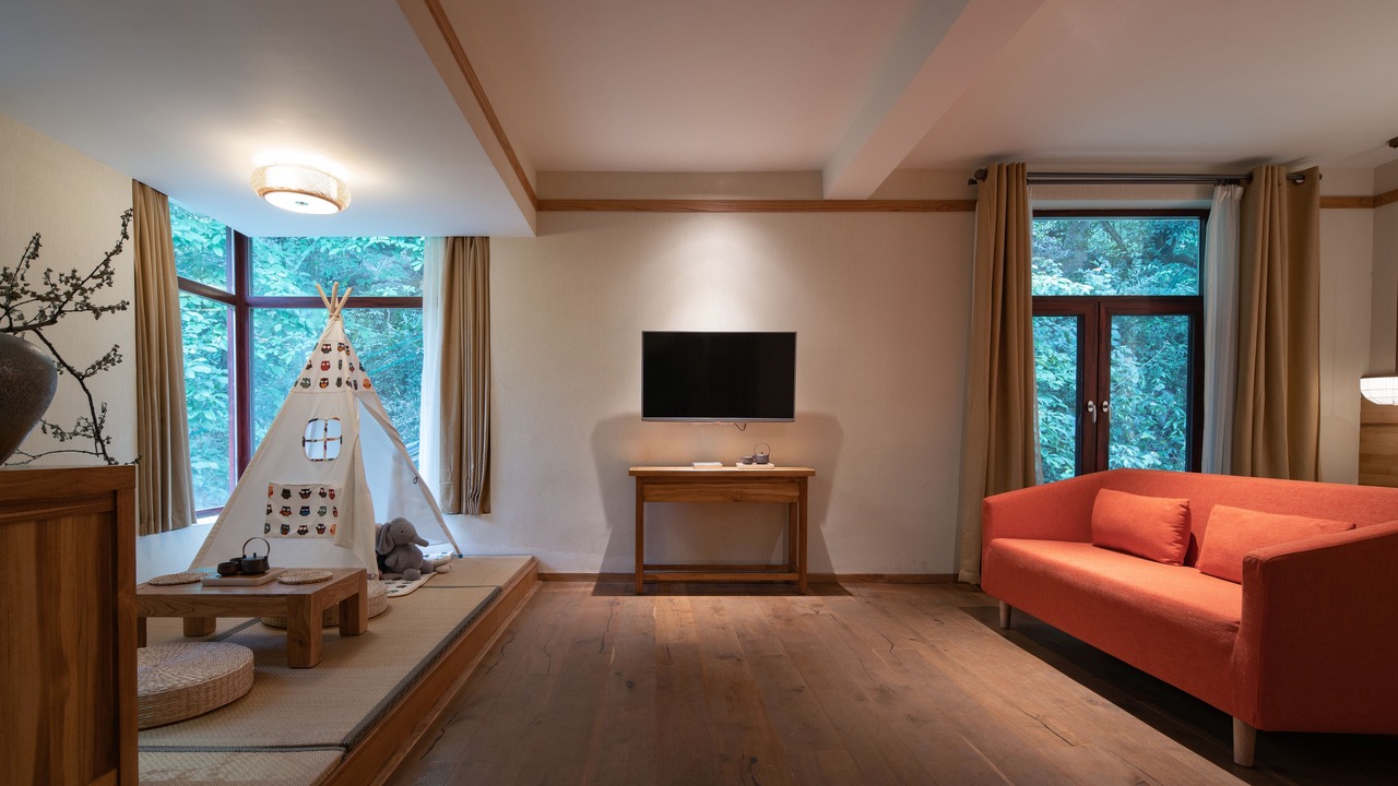 Photo of Bedroom in Ten Mile Gallery
