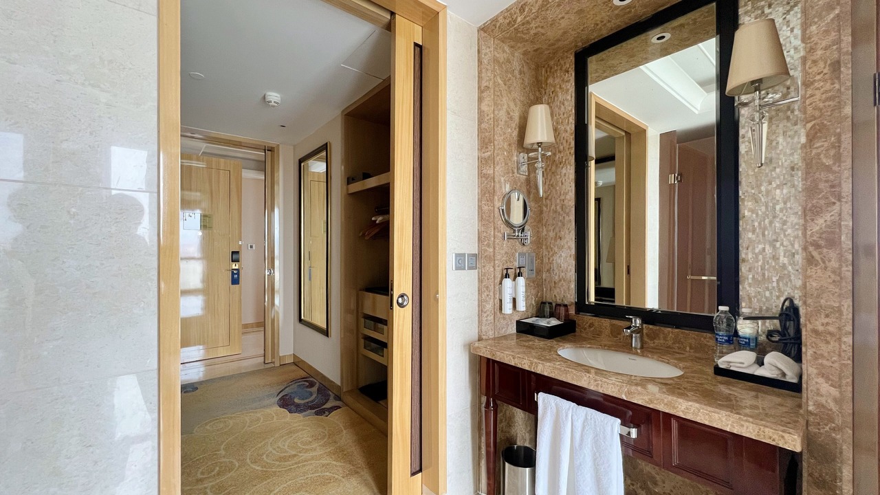 Photo of Bathroom in Xinfu Qu