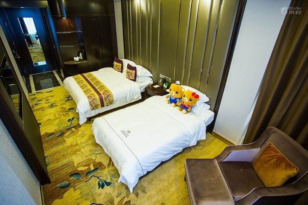 Photo of Bedroom in Mingsha Mountain and Crescent Spring
