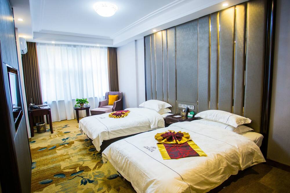 Photo of Bedroom in Mingsha Mountain and Crescent Spring