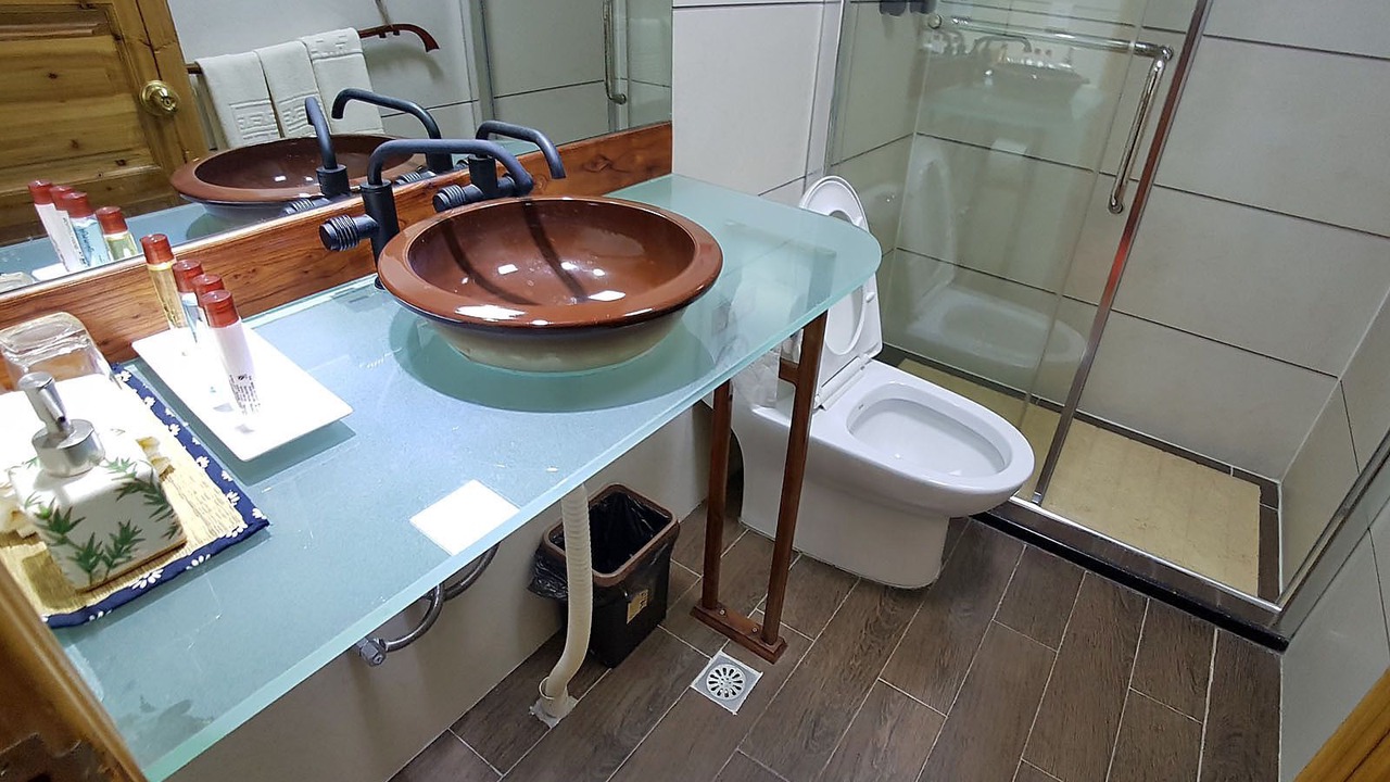 Photo of Bathroom in Ten Mile Gallery