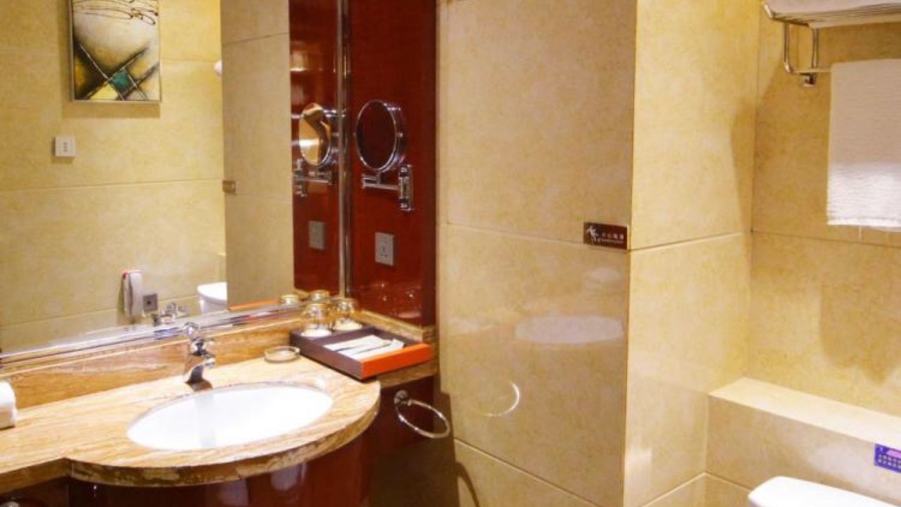 Photo of Bathroom in The Street of Phoenix