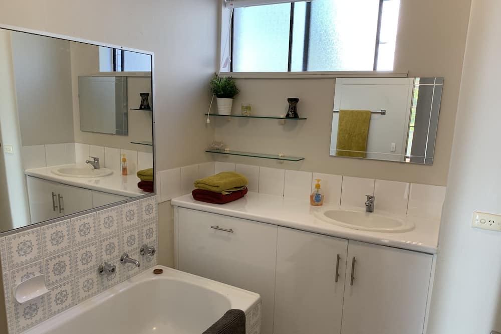 Photo of Bathroom in Oatley