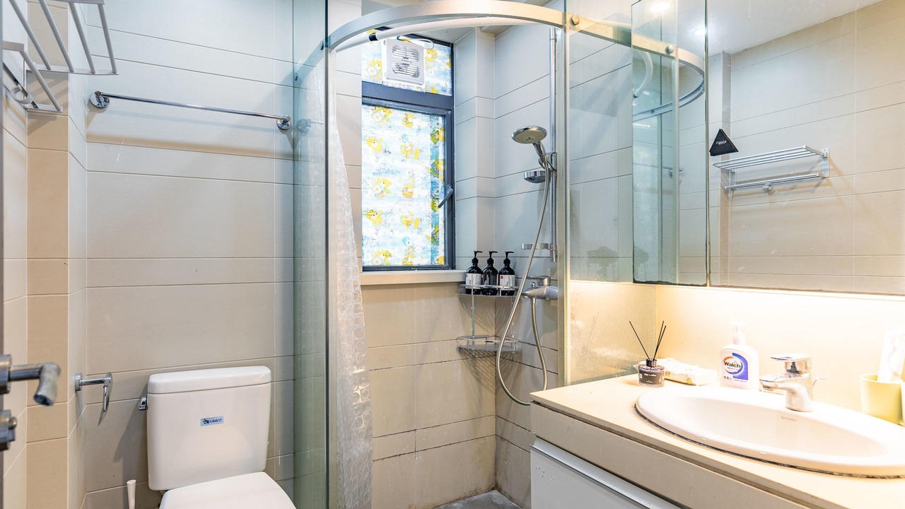 Photo of Bathroom in Xiangzhou District