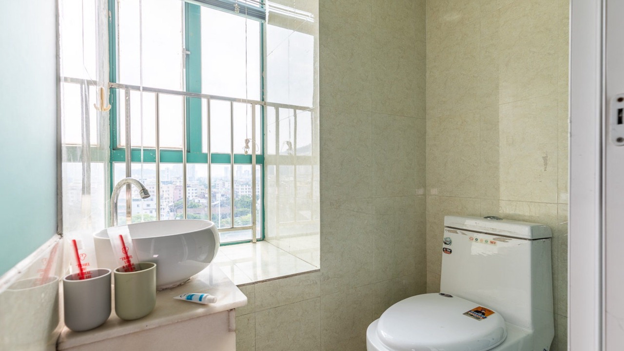 Photo of Bathroom in Xiangzhou District