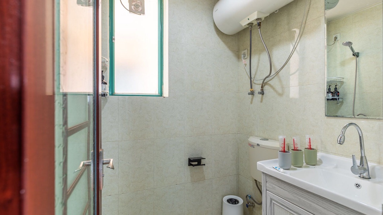 Photo of Bathroom in Xiangzhou District