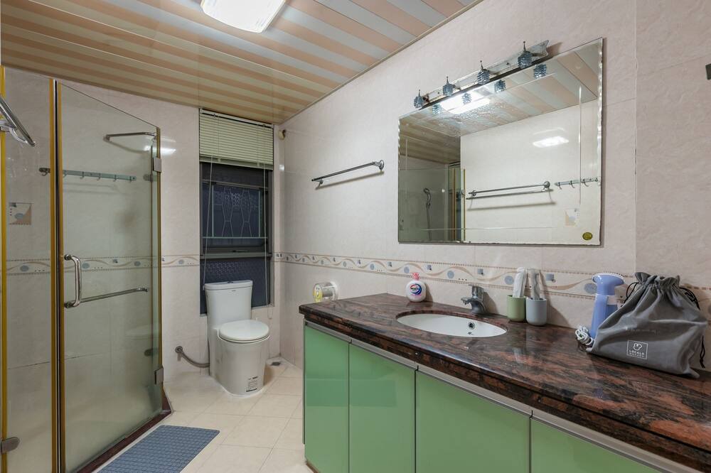 Photo of Bathroom in Xiangzhou District