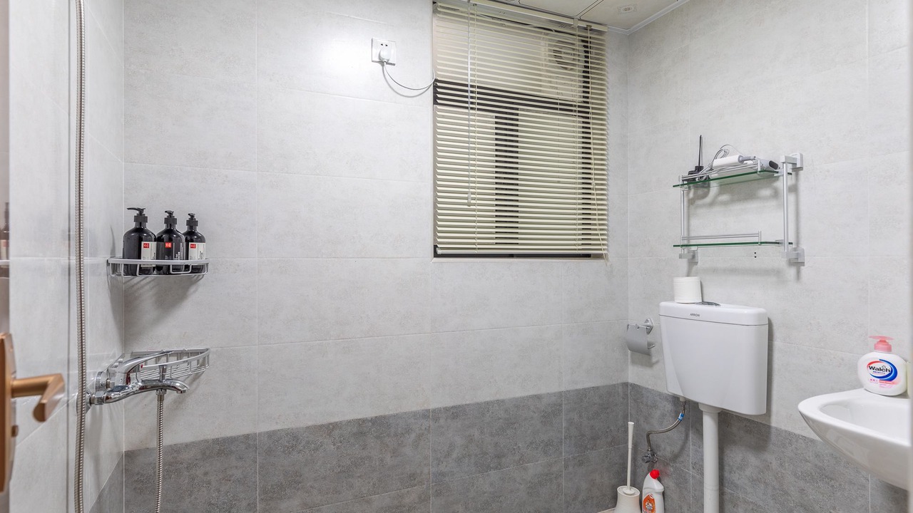 Photo of Bathroom in Xiangzhou District