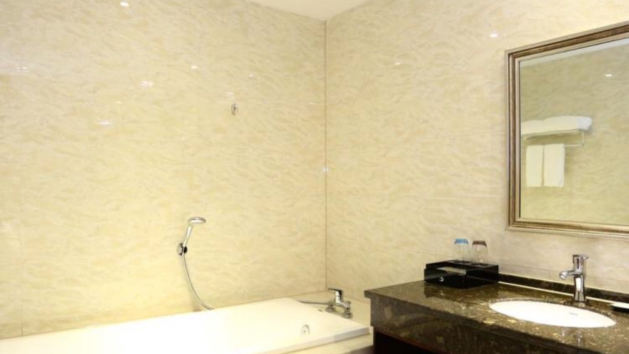 Photo of Bathroom in Yue Lu