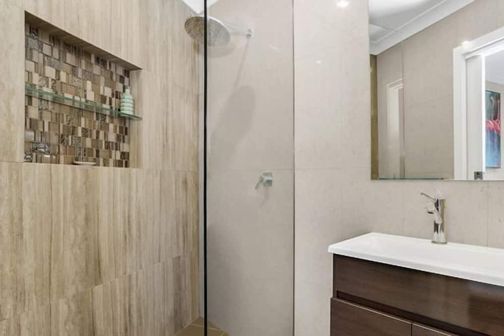 Photo of Bathroom in Berowra Waters