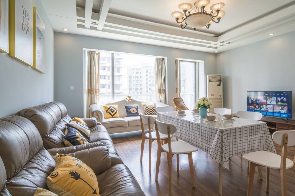 Photo of Livingroom in Downtown Shanghai