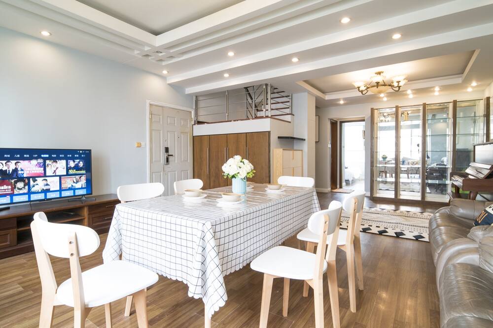 Photo of Livingroom in Downtown Shanghai