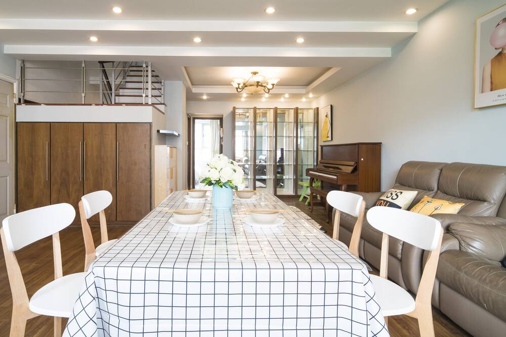 Photo of Livingroom in Downtown Shanghai