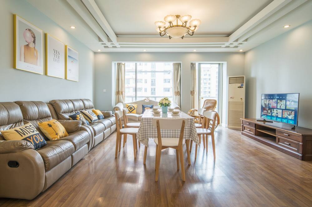 Photo of Livingroom in Downtown Shanghai