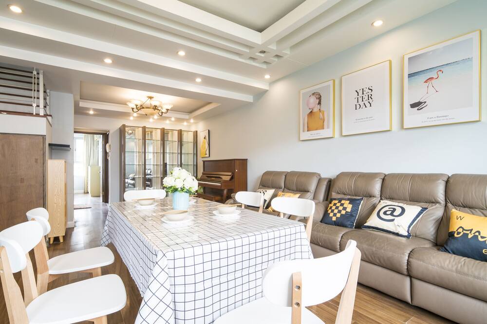 Photo of Livingroom in Downtown Shanghai