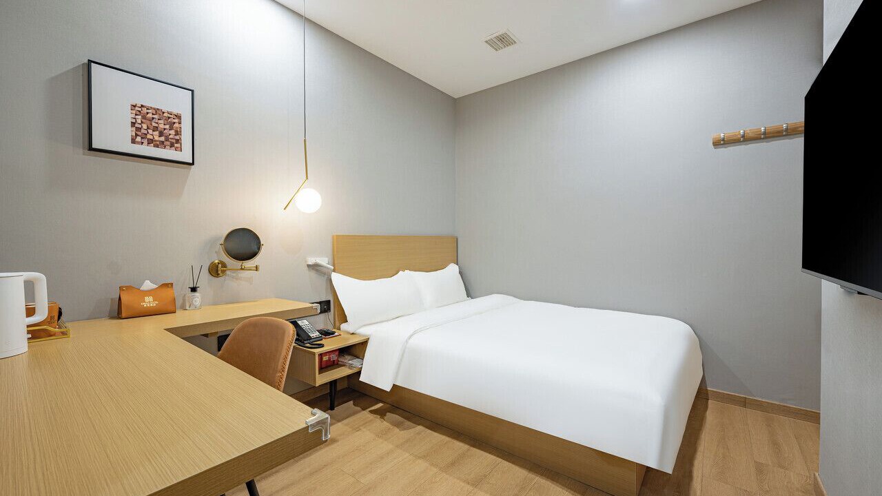 Photo of Bedroom in Changshou Road