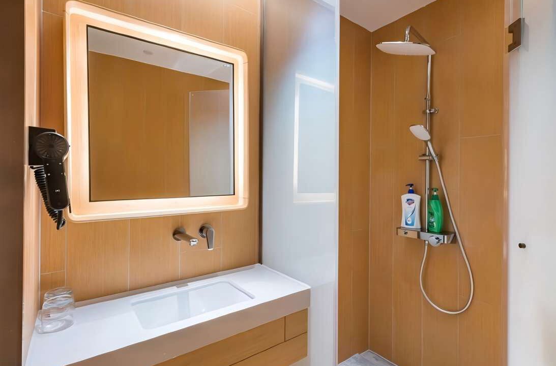 Photo of Bathroom in Jianwai Street
