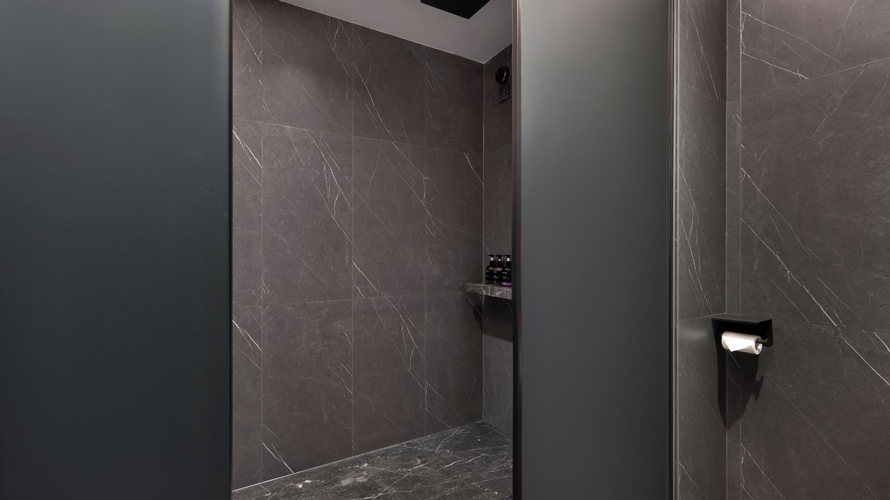 Photo of Bathroom in East Huanshi Road
