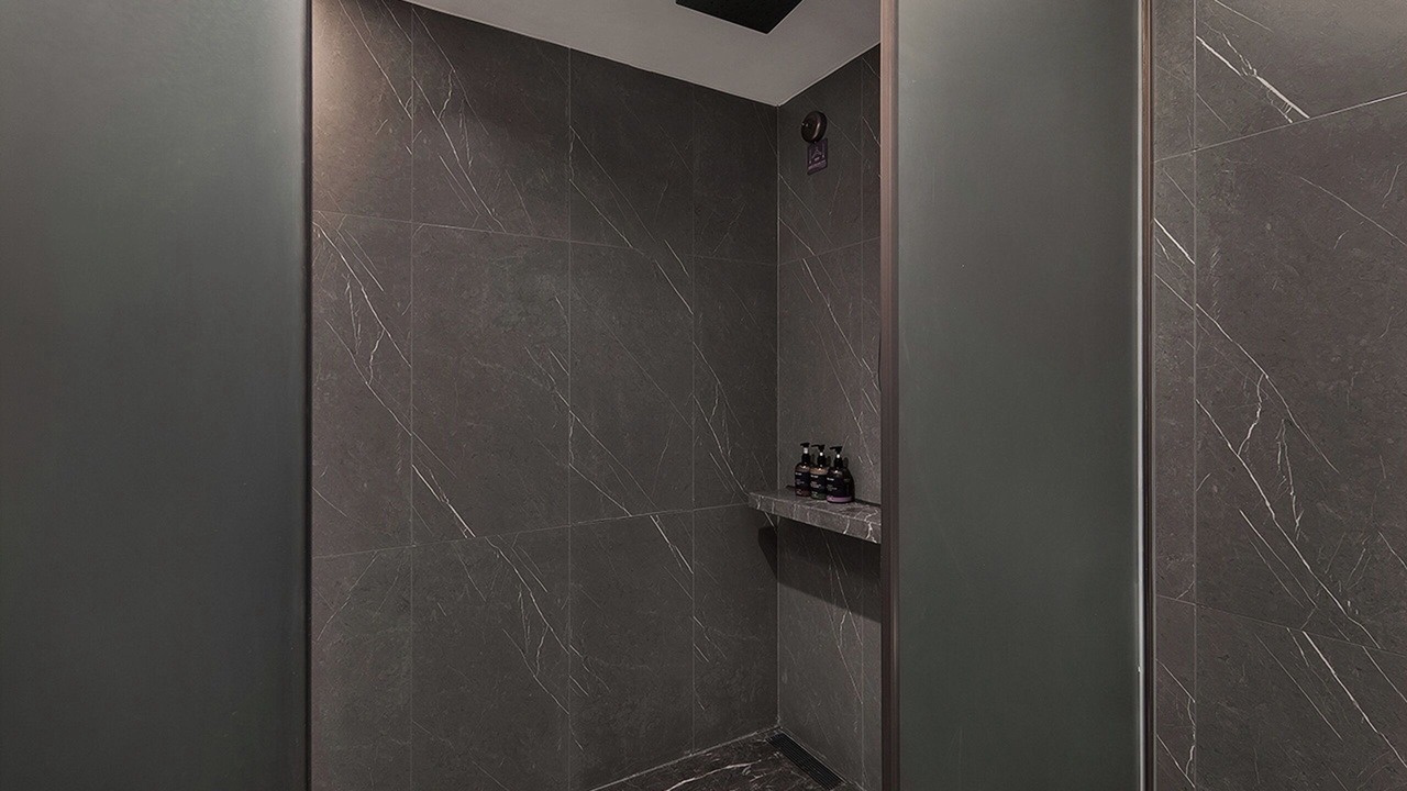 Photo of Bathroom in East Huanshi Road