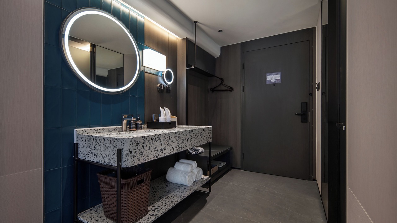 Photo of Bathroom in East Huanshi Road