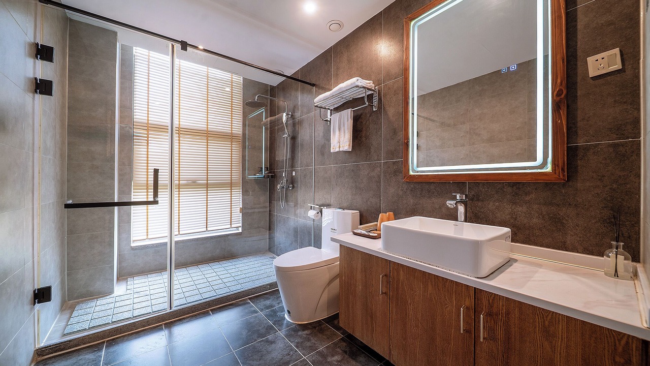 Photo of Bathroom in Ten Mile Gallery