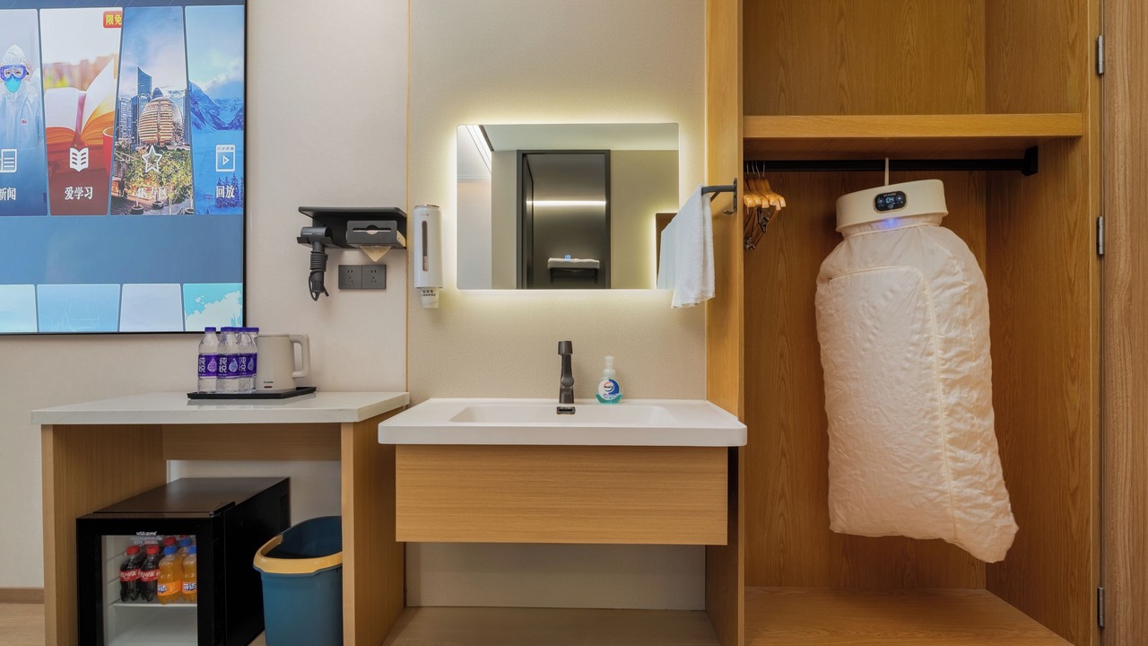 Photo of Bedroom in Downtown Hangzhou