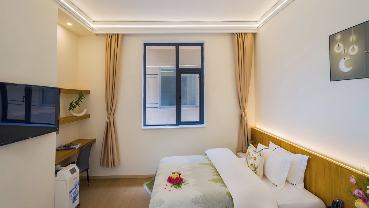 Photo of Bedroom in Shangri-La