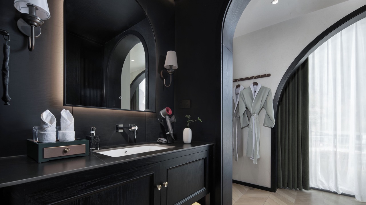 Photo of Bedroom in Ten Mile Gallery