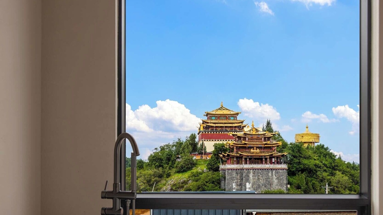 Photo of Bedroom in Shangri-La