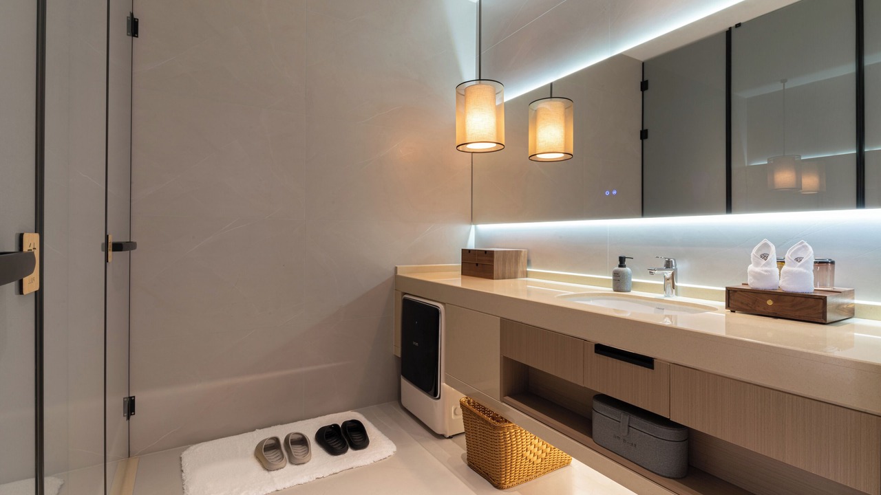 Photo of Bathroom in Ten Mile Gallery
