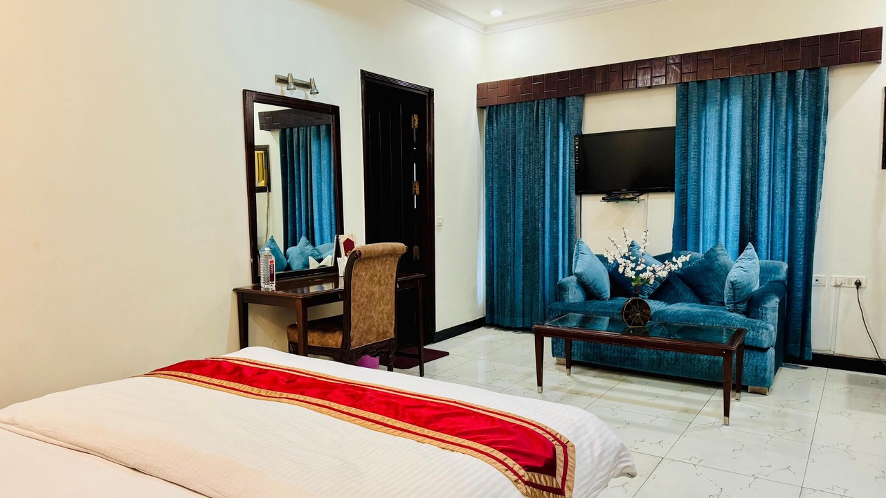 Photo of Bedroom in Hasanpur